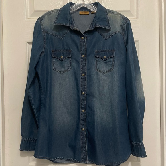 Wrangler Tops - WRANGLER Blue Denim Long Sleeve Snap Western Shirt - Women’s Sz L